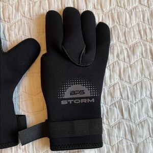 bp Storm Black Gloves